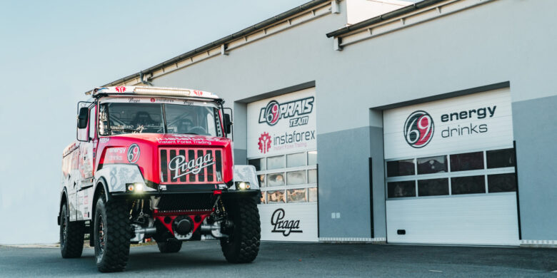 Novým dakarský soutěžní speciál Praga V4S DK, Instaforex Loprais Team