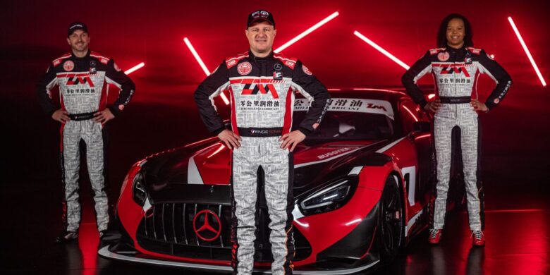 David Vršecký, Tomáš Enge a Aliyyah Koloc při premiéře Mercedes-AMG GT3 týmu Buggyra pro seriál China GT, foto: Buggyra