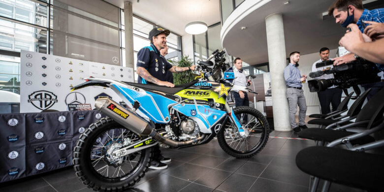 Libor Podmol při oficiálním potvrzení své účasti na Dakarské rallye 2021 v týmu Moto Racing Group
