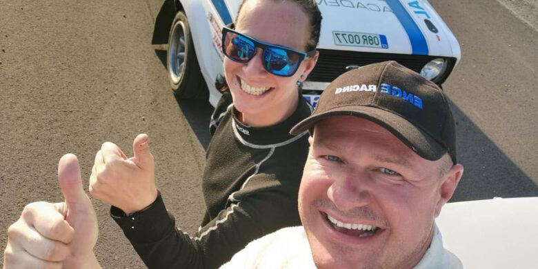 Tomáš Enge se sestrou Lucií vybojovali na voze Ford Escort RS 2000 MKII na Valašské rallye 2020 historické vítězství.