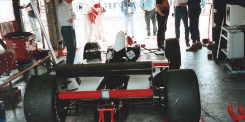 Karl Heinz Becker (D) Minardi F1 v Mostě by VDR