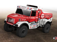 Aleš Loprais, Khalid Alkendi, Petr Pokora poveze na dveřích Praga V4S DKR číslo 504, Instaforex Loprais Team