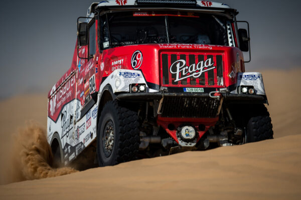 Praga V4S DKR, Instaforex Loprais Team