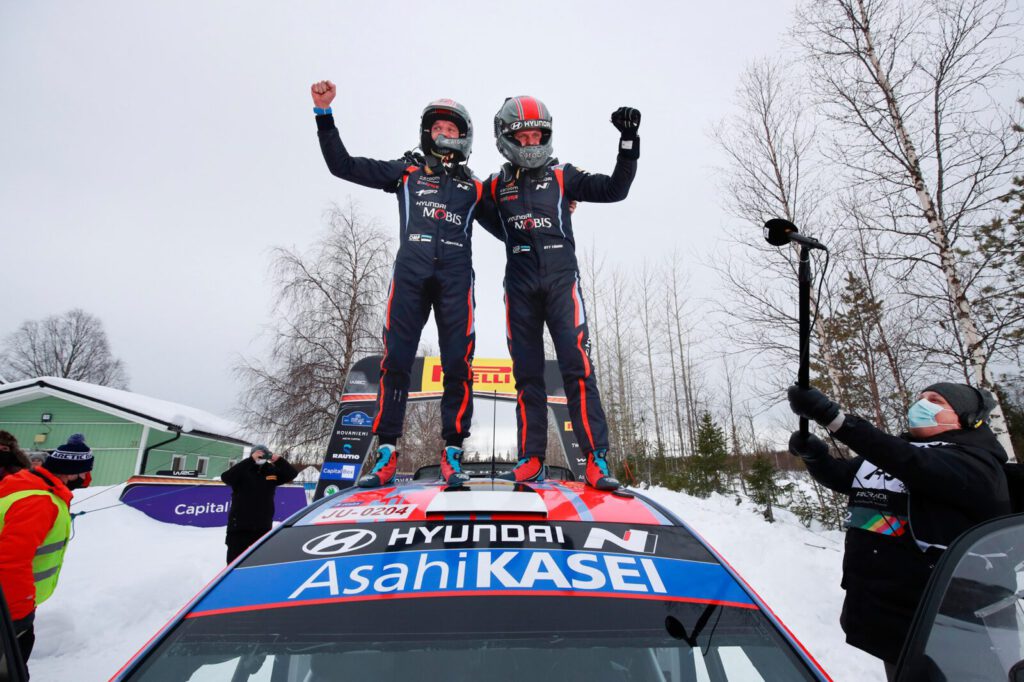 Vítězové Ott Tänak, Martin Järveoja, EST, Hyundai i20 Coupe WRC, Arctic Rally Finsko 2021