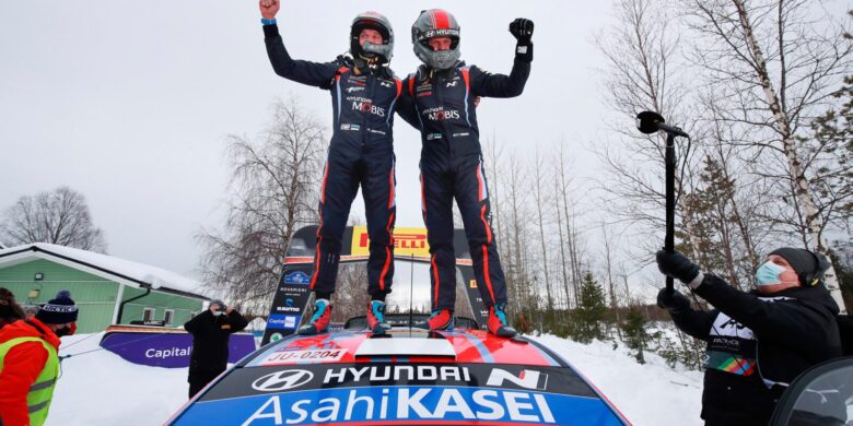 Vítězové Ott Tänak, Martin Järveoja, EST, Hyundai i20 Coupe WRC, Arctic Rally Finsko 2021 (foto: Media Hyundai Motorsport)
