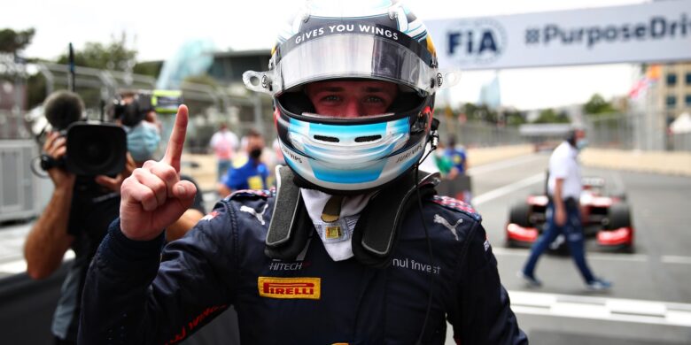 #8 Juri Vips, EST, Hitech Grand Prix, hlavní závod, parc ferme, FIA F2, GP Ázerbájdžánu 2021 (foto: Joe Portlock/Getty Images)
