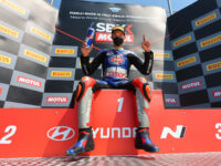 #54 Toprak Razgatlioglu (TUR) si užívá prvního letošního vítězství (David Clares Pozo/WorldSBK)