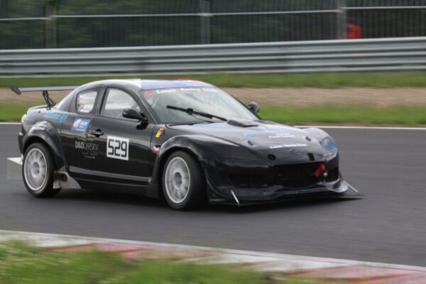 závodní auto Mazda