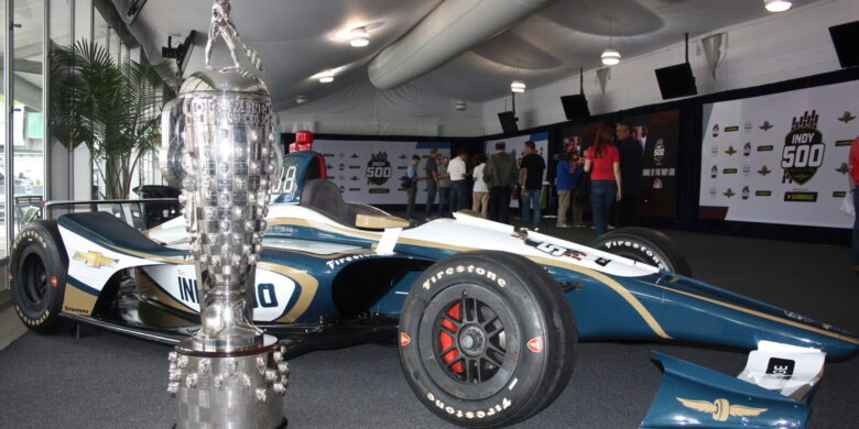 Indy 500: Triumf zkušenosti – 105. ročník vyhrál Helio Castroneves