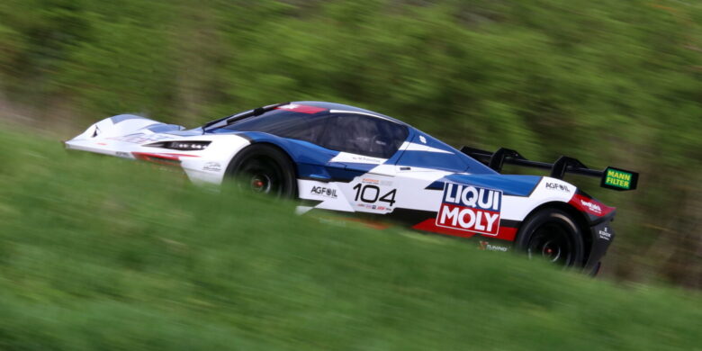Domácí Marek Rybníček představí divákům na XXXX. ročníku MANN-FILTER Zámeckého vrchu 2021 novinku továrny KTM X-BOW GTX (foto: Jiří Navrkal)