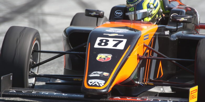 Oliver Bearman neporazitelný při finále italské F4 v Monze