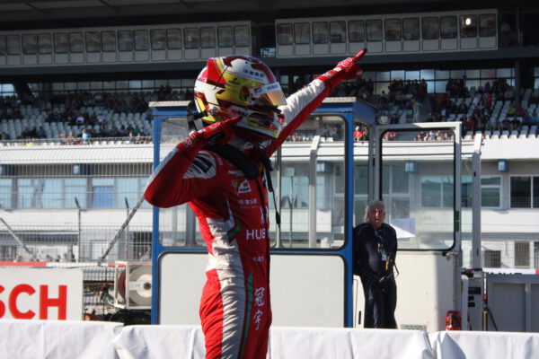 Číňan Guanyu Zhou pojede F1 za tým Alfy Romeo