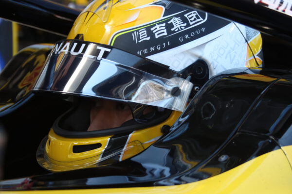 Číňan Guanyu Zhou pojede F1 za tým Alfy Romeo