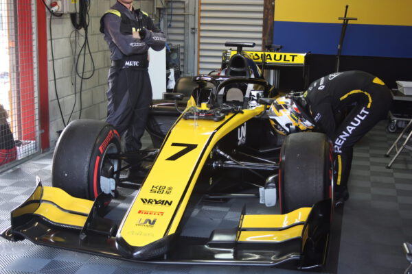 Číňan Guanyu Zhou pojede F1 za tým Alfy Romeo