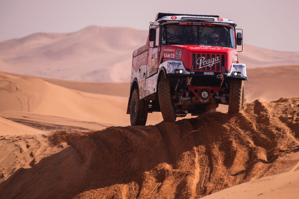 #508 Aleš Loprais, Petr Pokora a Jaroslav Valtr ml. – Praga V4S DKR, Instaforex Loprais Team, Dakar 2022