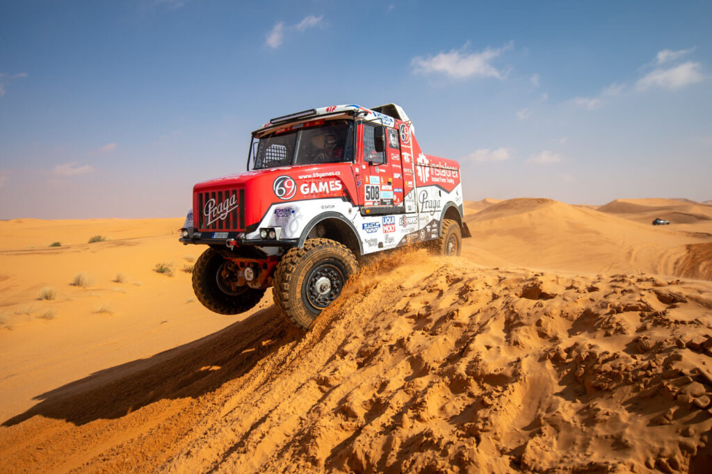 #508 Aleš Loprais, Petr Pokora a Jaroslav Valtr ml. – Praga V4S DKR, Instaforex Loprais Team, Dakar 2022