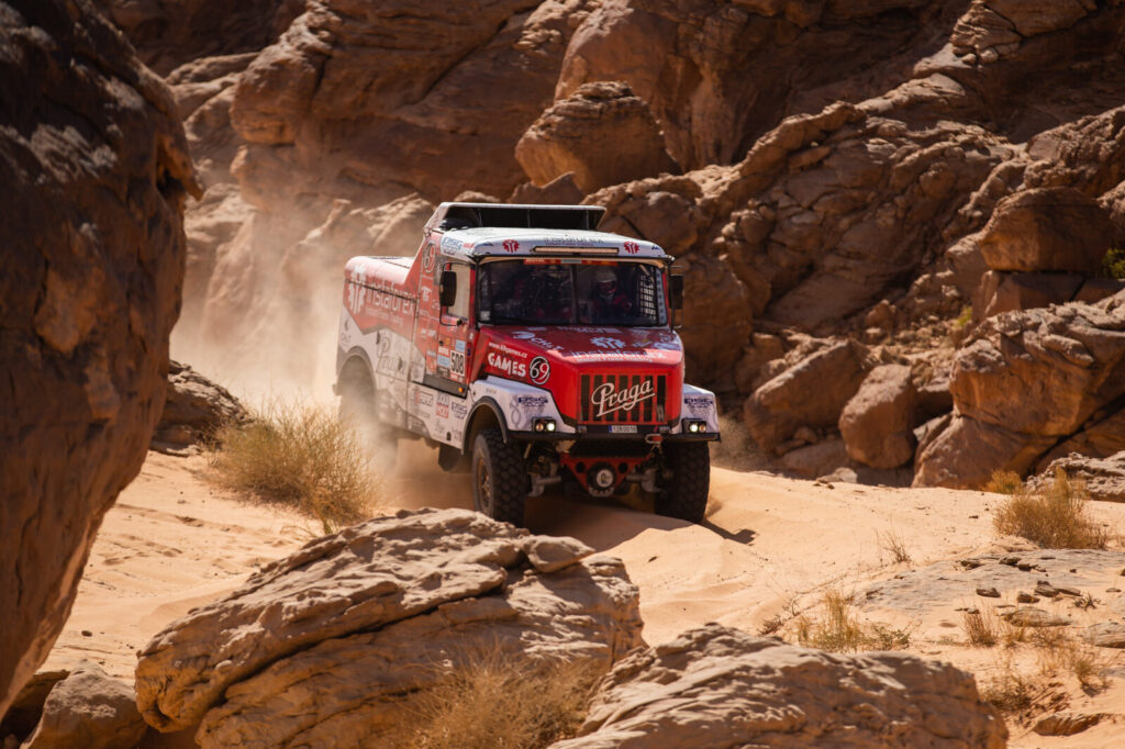 #508 Aleš Loprais, Petr Pokora a Jaroslav Valtr ml. – Praga V4S DKR, Instaforex Loprais Team, Dakar 2022