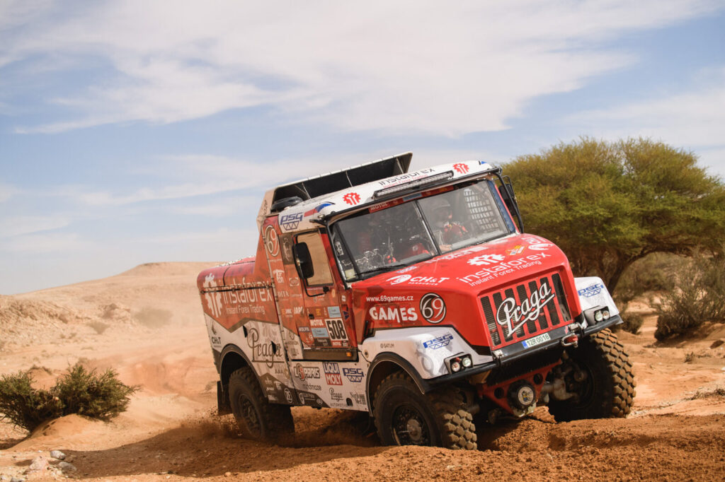 #508 Aleš Loprais, Petr Pokora a Jaroslav Valtr ml. – Praga V4S DKR, Instaforex Loprais Team, Dakar 2022