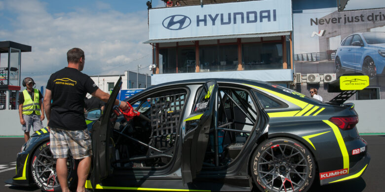 #38 Radim Adámek (CZE) Audi RS3 LMS TCR 2021 - první místo na startu (foto: Jan Škoda)