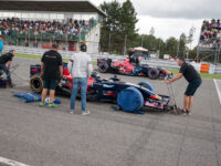 První startovní řada obsazena Red Bully  stáje TEAM TOP SPEED (Foto Jan Škoda)