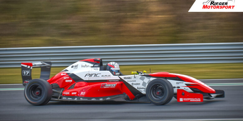 Honza Rieger - Tattus Renault 2,0 - foto JMT Racing Enginnering