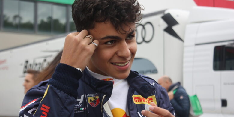 F4: Junior Red Bullu Lindblad vyhrál první podnik italské F4 v Imole