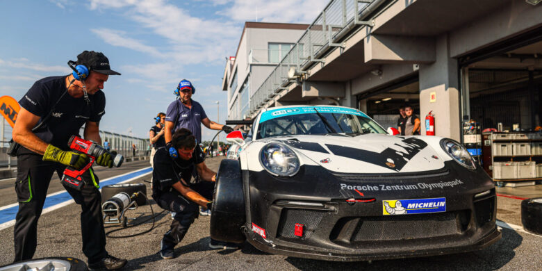 Petr Brečka a Karel Neffe - Porsche 911 GT3 © G. Kozera