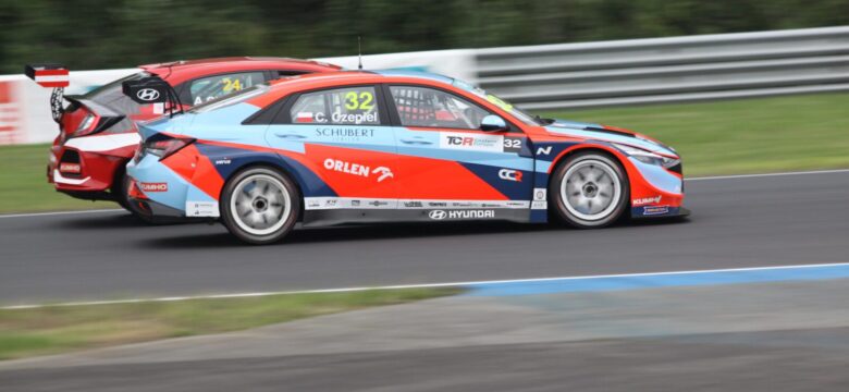 Carlo Czepiel vs Antoni Citera - TCR Eastern Europe Most 2023 © IracingNews