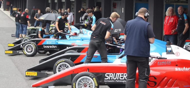 Před startem FIA F4 CEZ v Mostě 2023 © IracingNews