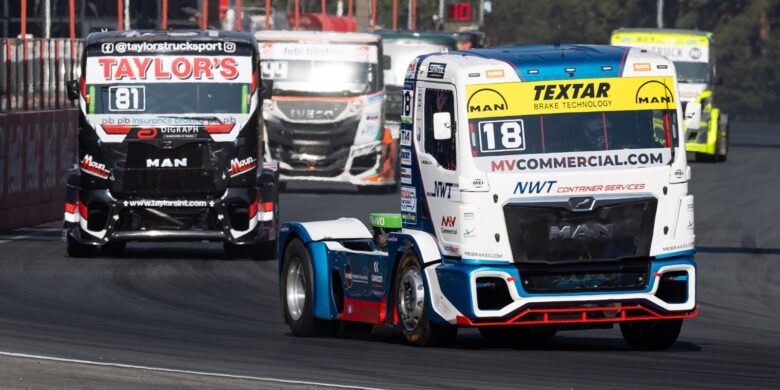 John Newell (GB) na čele skupiny FIA ETRC v Zolderu © Richard Kienberger