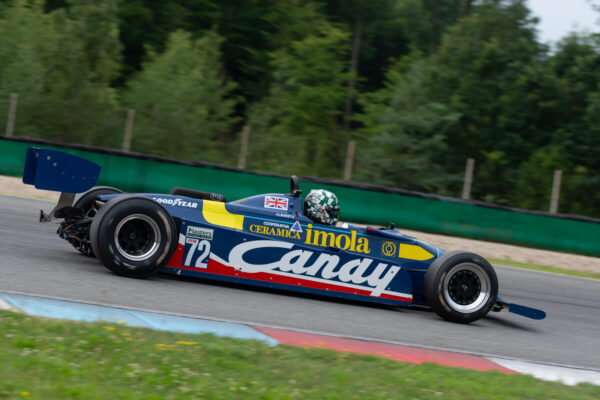 Tyrrell 011