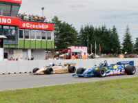 Historické vozy F1 na startu v Brně