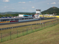 Mostecký autodrom čeká na diváky i jezdce